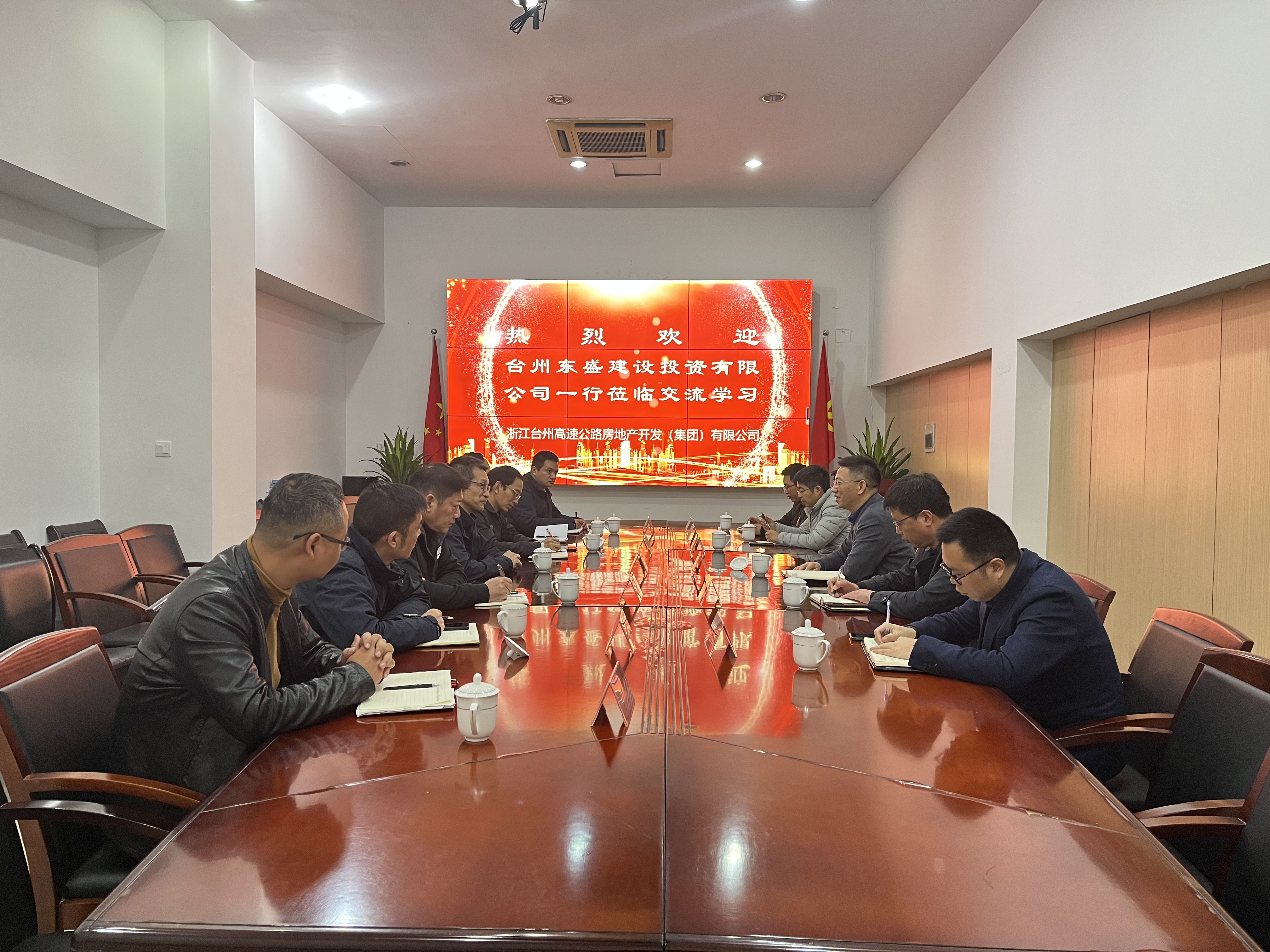 圖為交流學(xué)習(xí)會(huì)現(xiàn)場.jpg